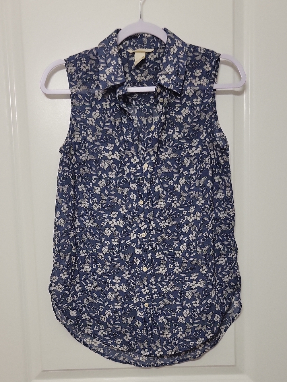 H&M Navy and White Floral Sleeveless Button-Up Camisole